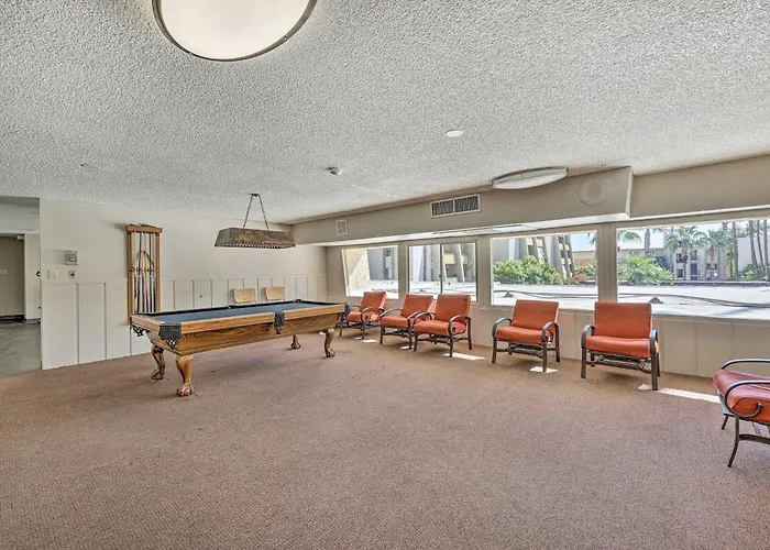 < 1 Mi To Old Town: W/ Balcony Holiday home