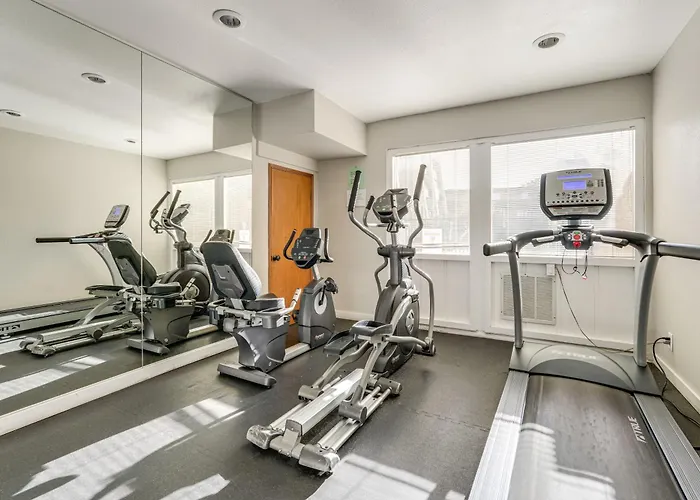 < 1 Mi To Old Town: W/ Balcony Holiday home