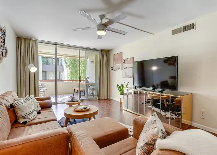 < 1 Mi To Old Town: W/ Balcony Holiday home